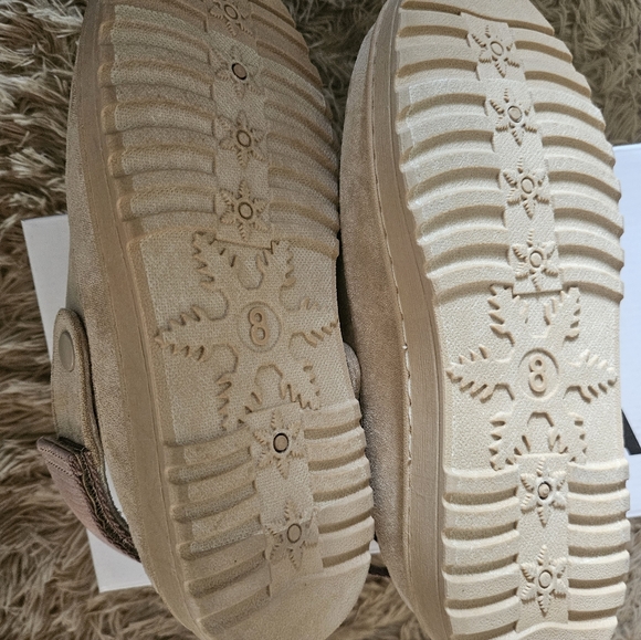 New In The Box Size 8 - Picture 2 of 4